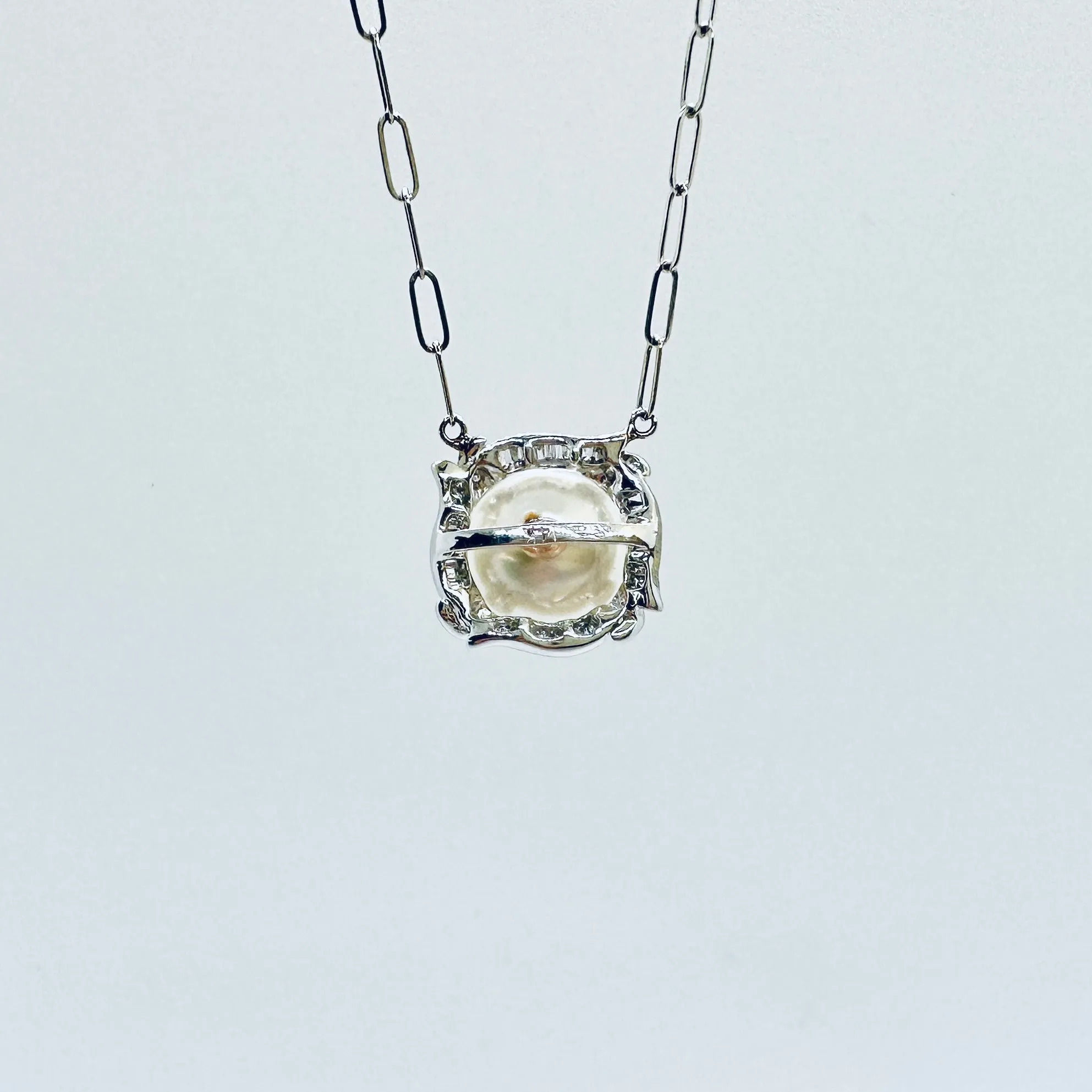 351540-c693 14kt gold 11.50mm white south sea pearl and .36ct total diamond on 18inch open link chain