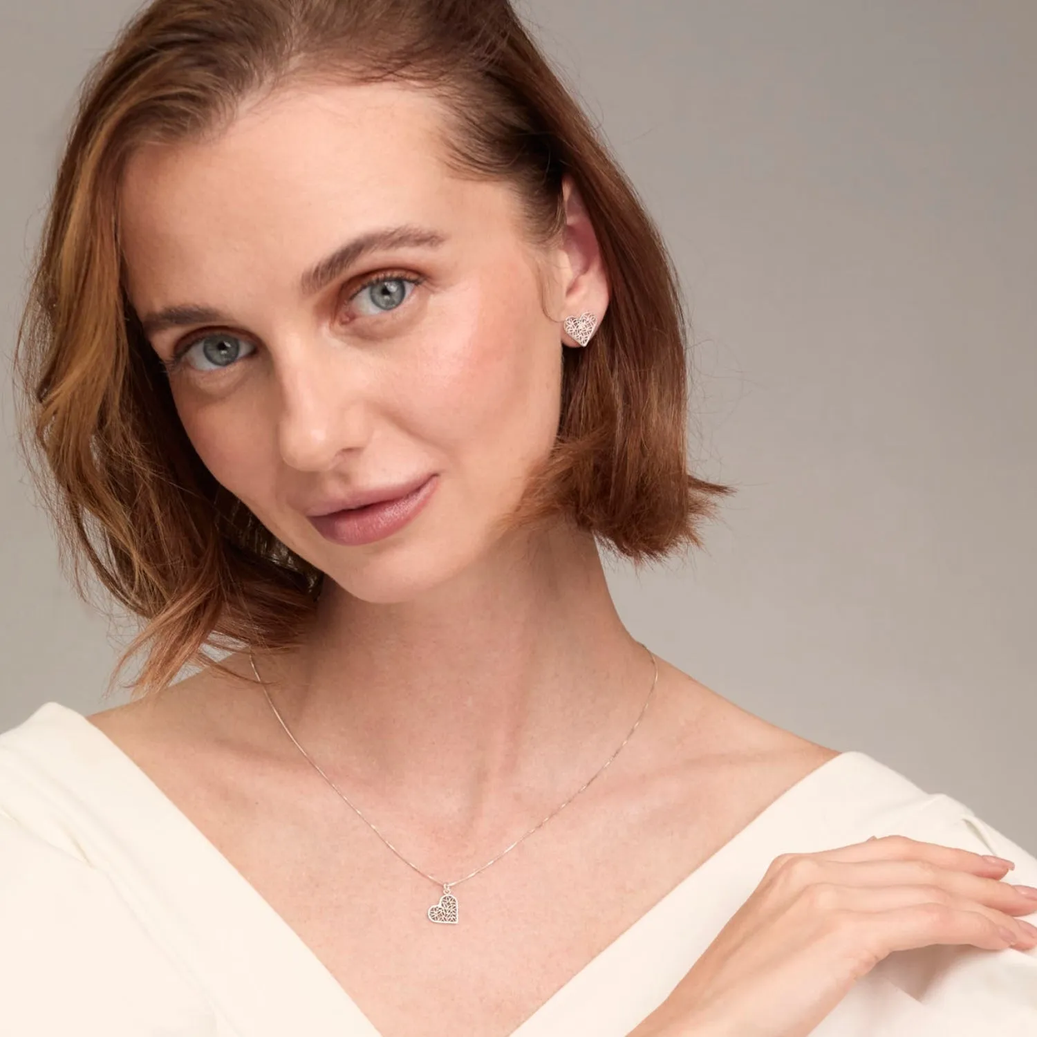 LITTLE GOLD PENDANT HEARTS NECKLACE