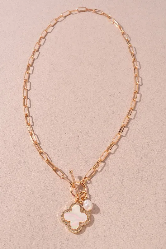 MOTHER OF PEARL CLOVER PENDANT NECKLACE
