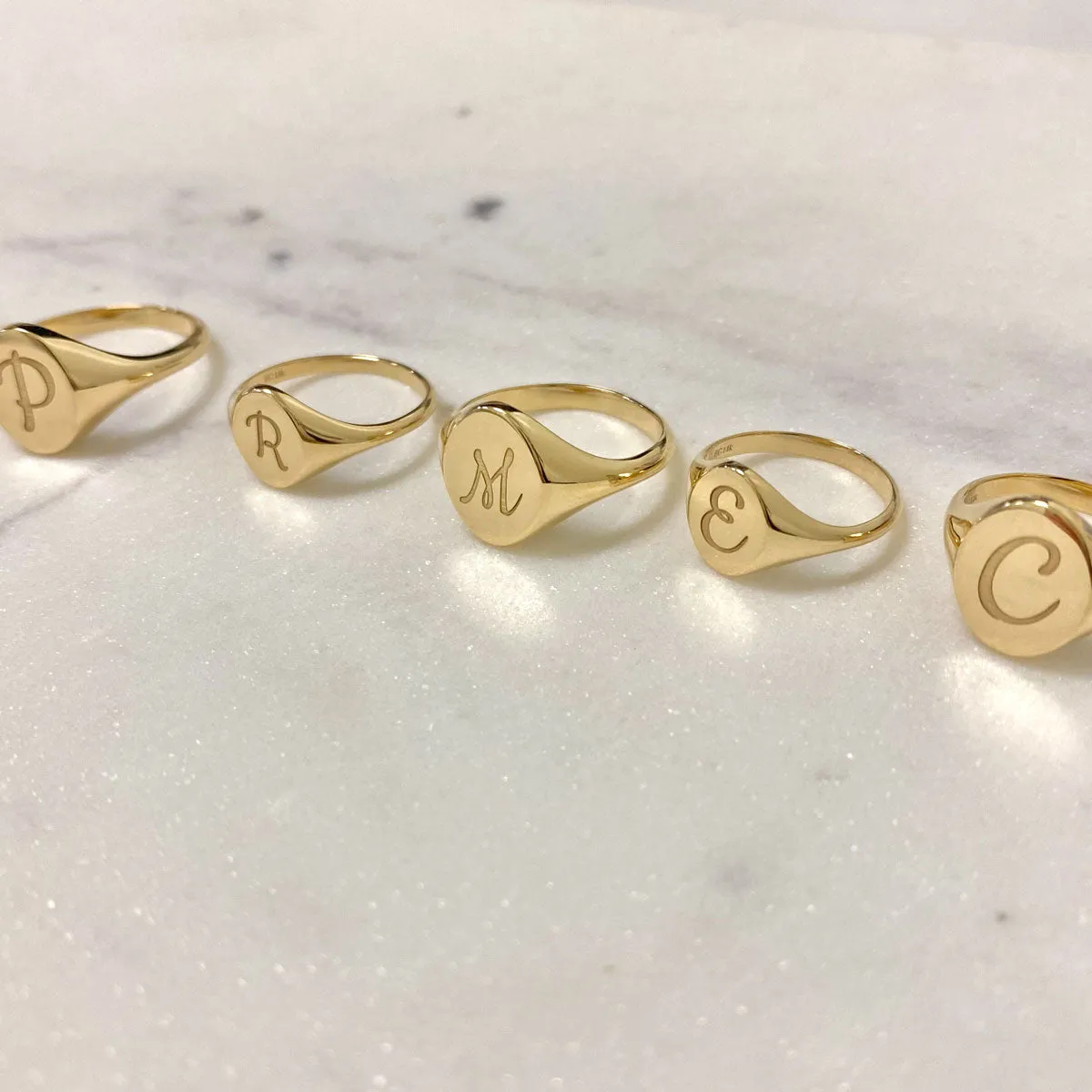 Moyen Oval Signet Ring