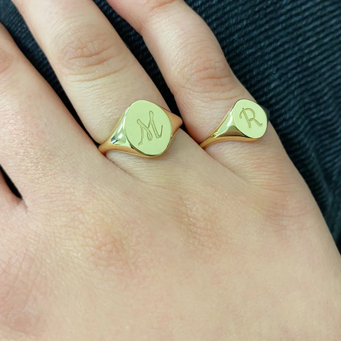 Moyen Oval Signet Ring